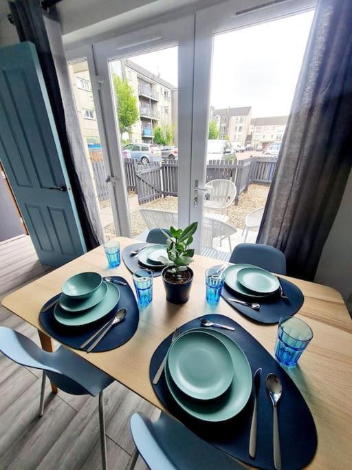 Spacious 5Bed House, Free Parking, No Party ! 格拉斯哥 外观 照片